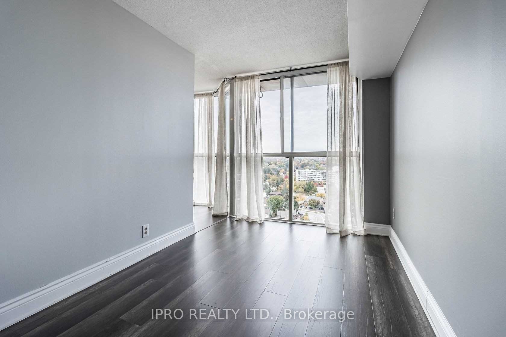 880 Dundas St W, #1609