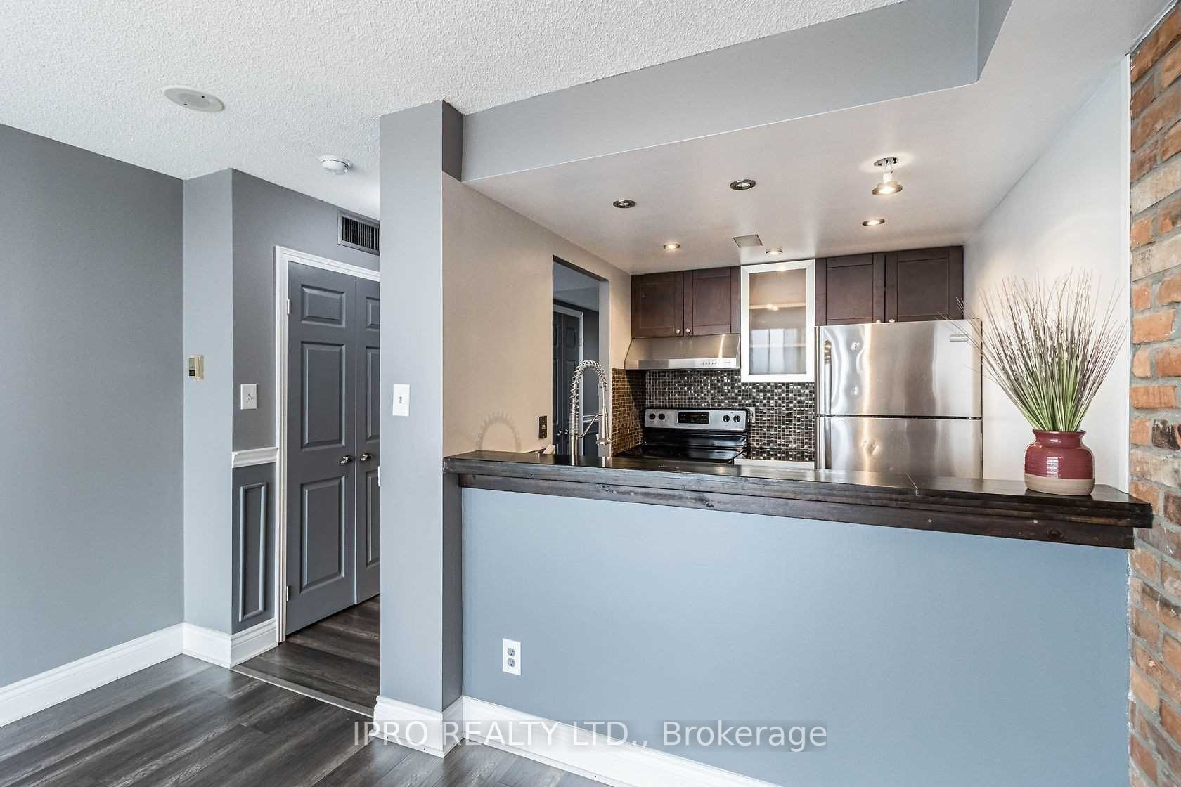 880 Dundas St W, #1609