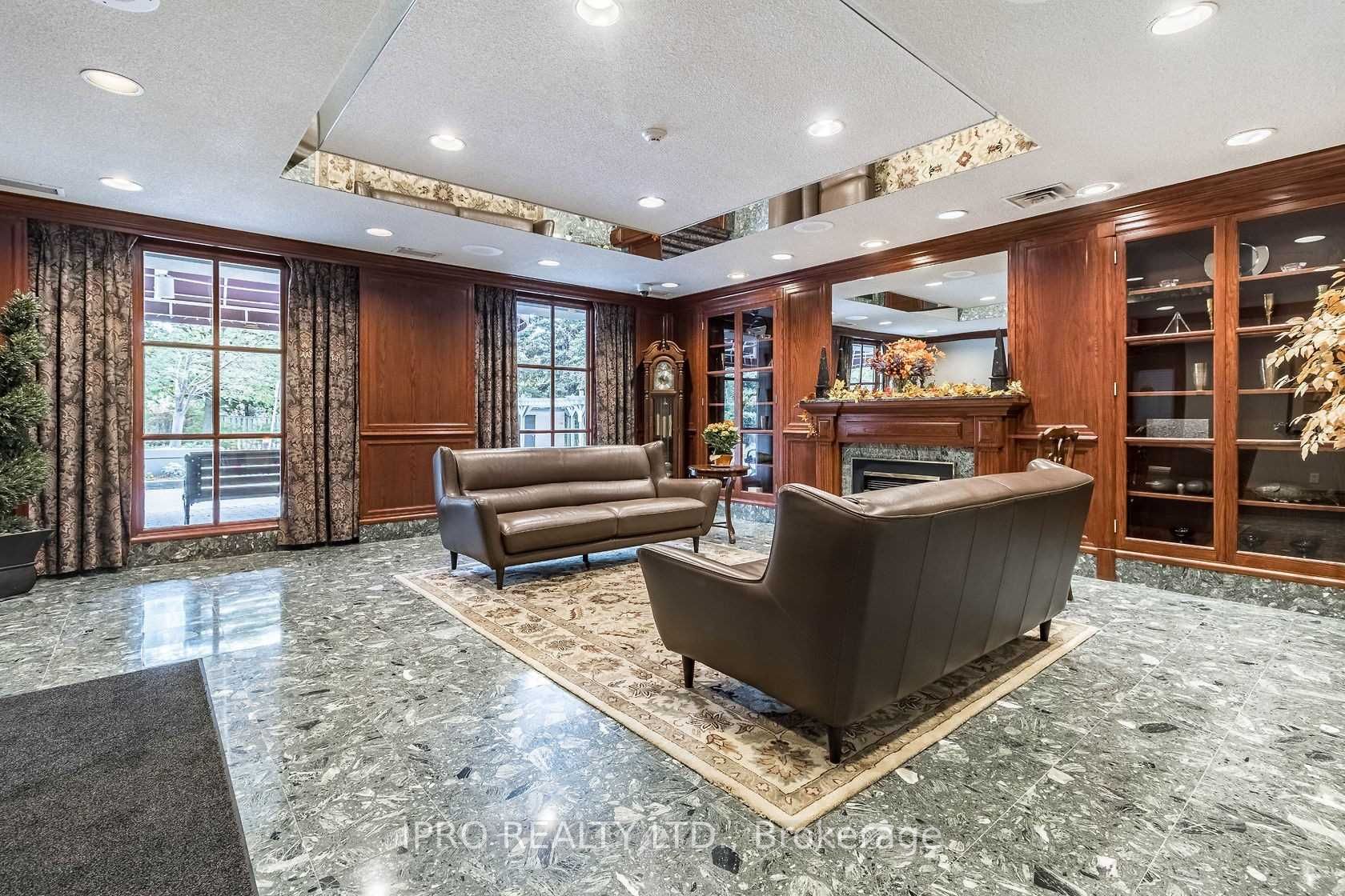 880 Dundas St W, #1609