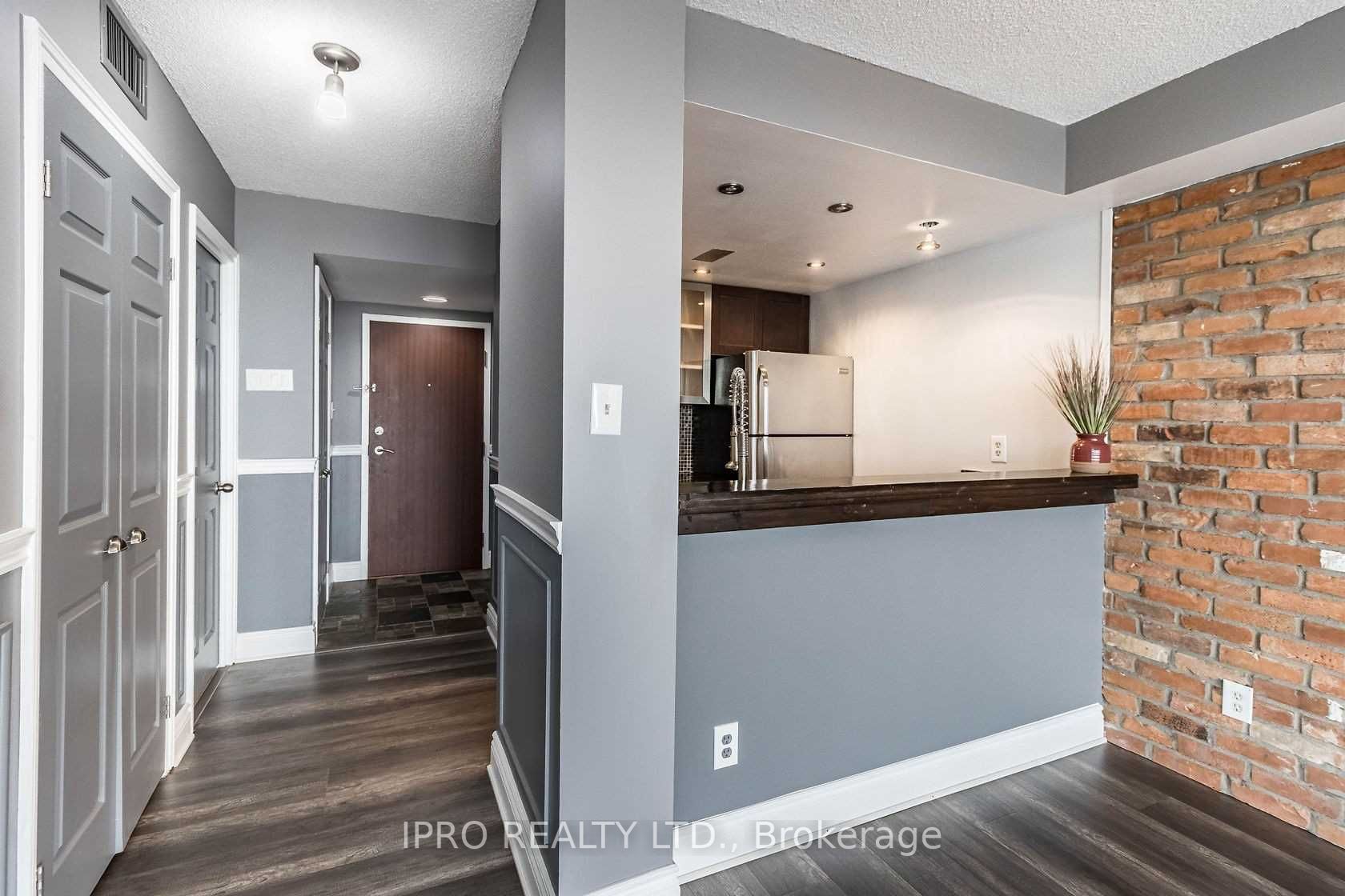 880 Dundas St W, #1609
