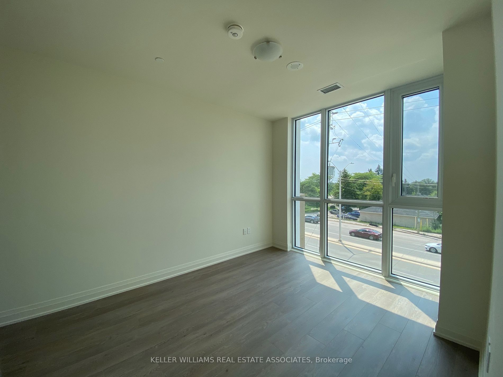 509 Dundas St W, #202
