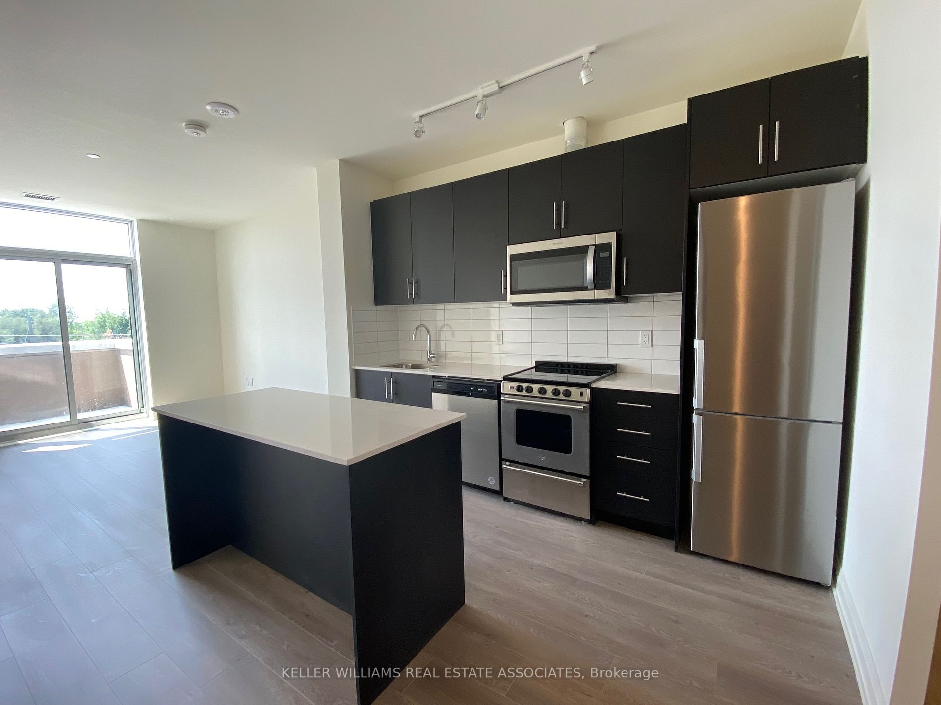 509 Dundas St W, #202