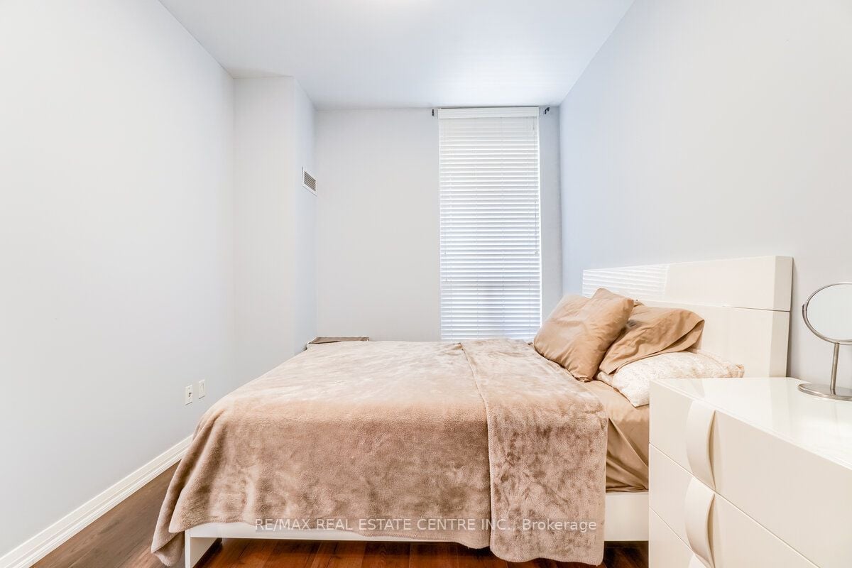 220 Forum Dr, #102