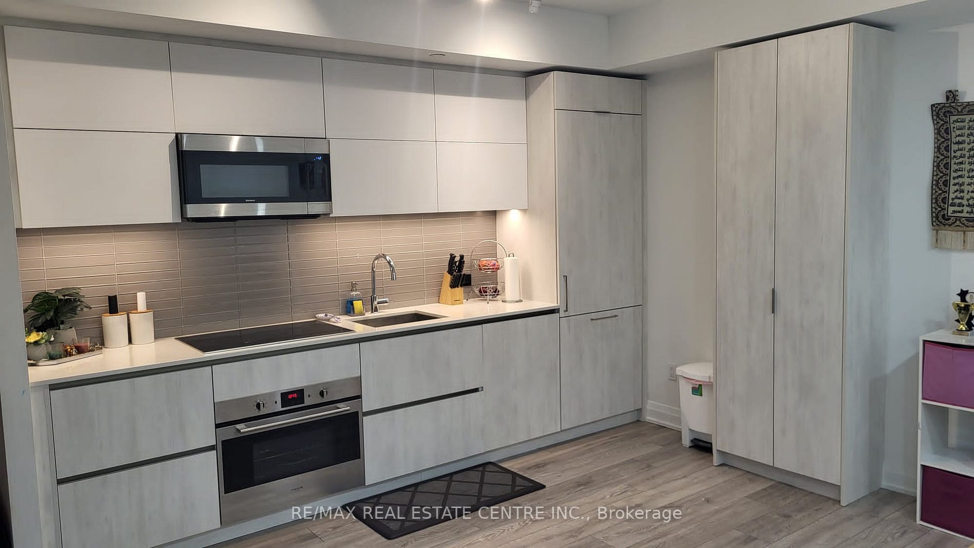 21 Park St E, #201