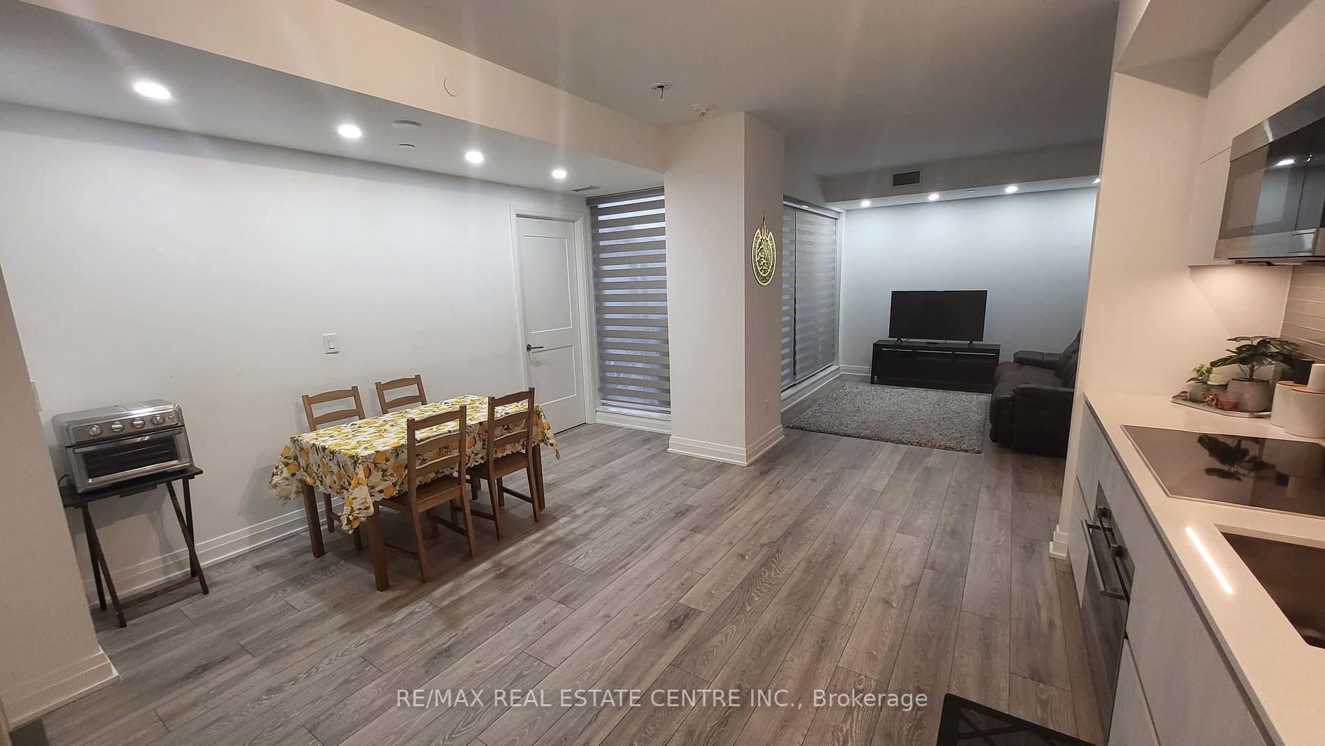 21 Park St E, #201