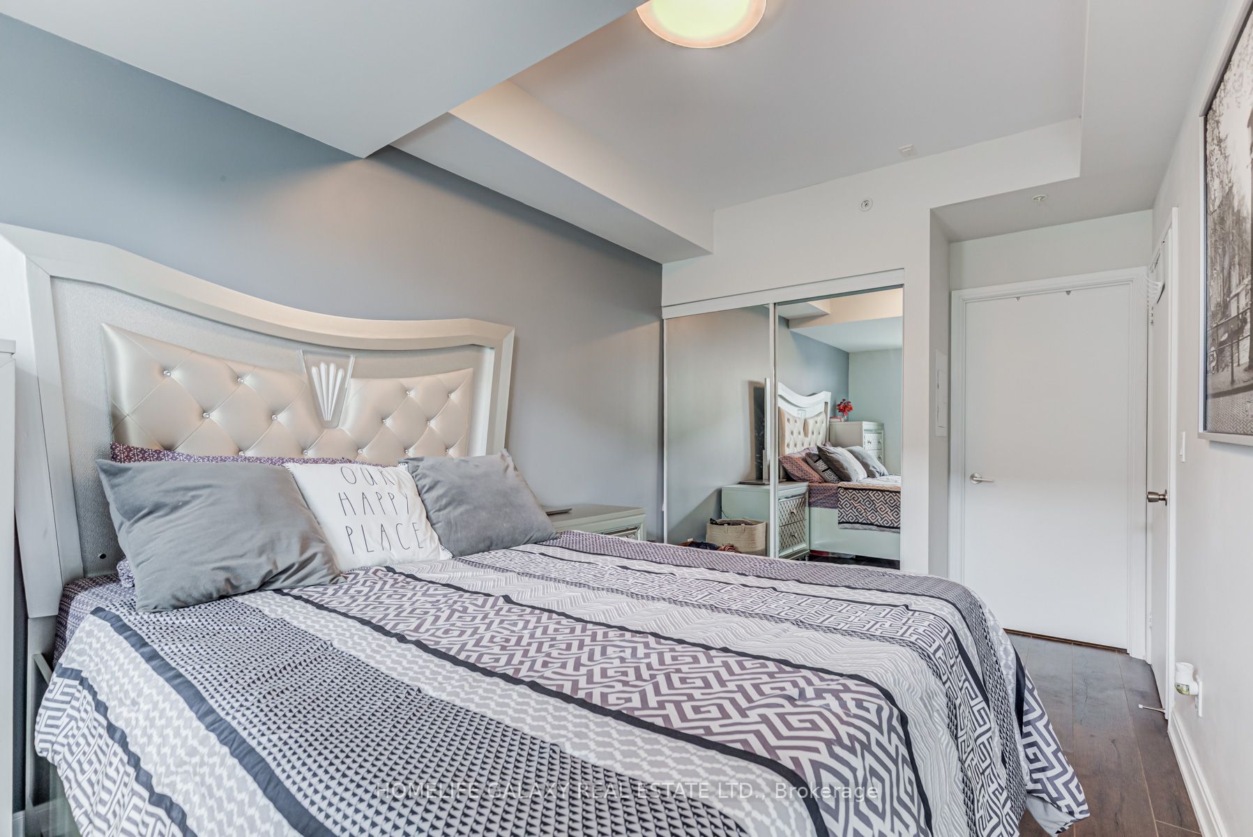 760 The Queens Way, #212