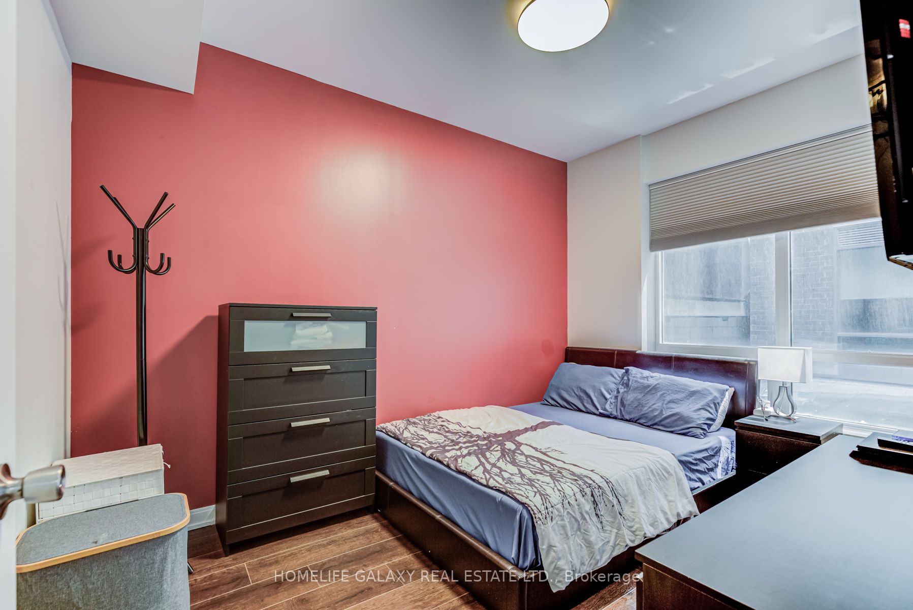 760 The Queens Way, #212