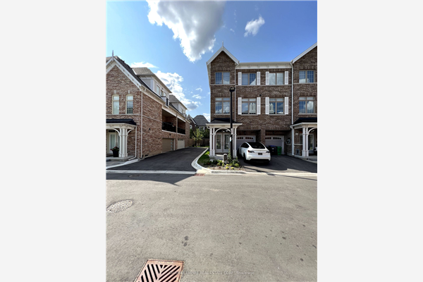 1989 Barber House Lane, Mississauga