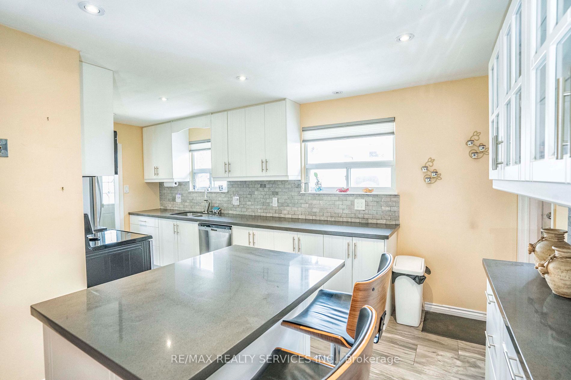 46 Marblehead Cres