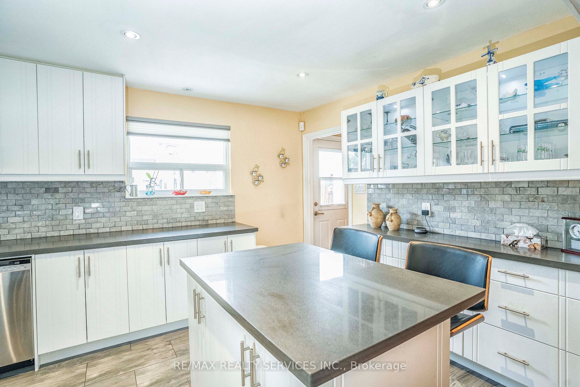 46 Marblehead Cres