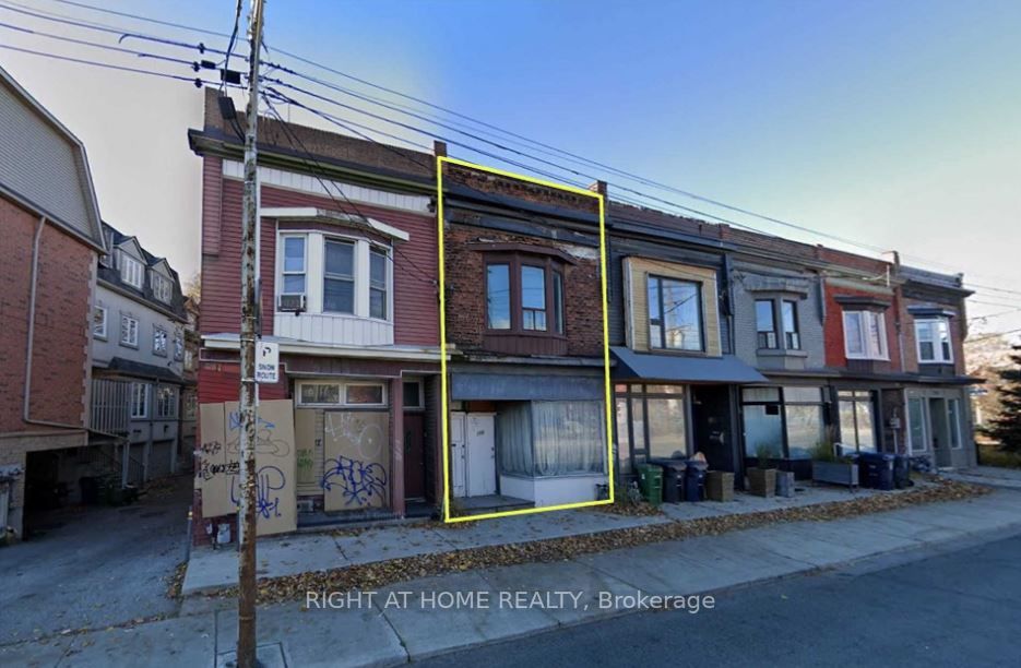 2555 Dundas St W