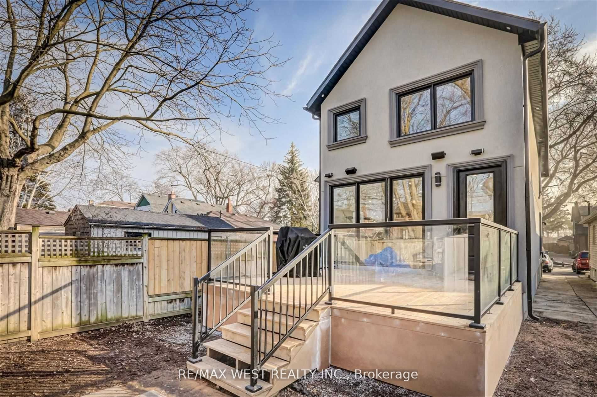 94 Lake Crescent