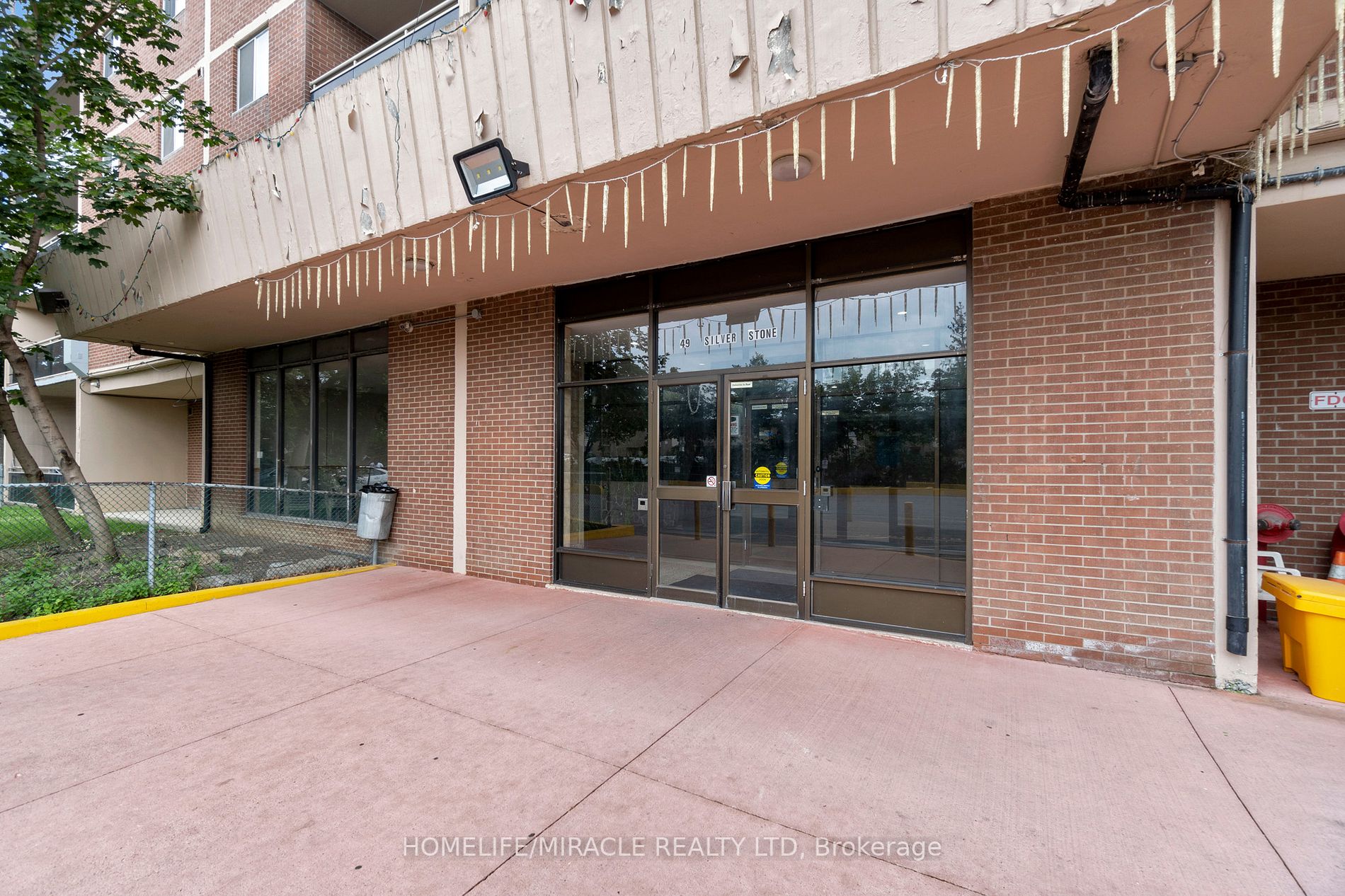 49 Silverstone Dr, #703