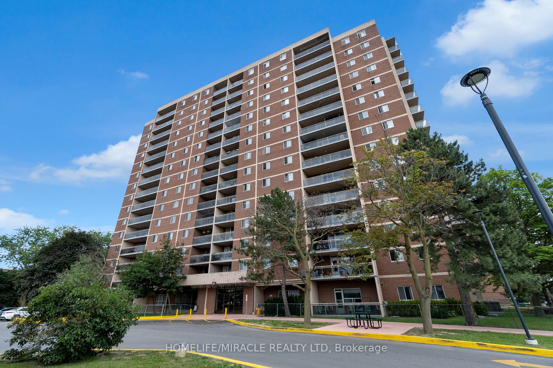 49 Silverstone Dr, #703