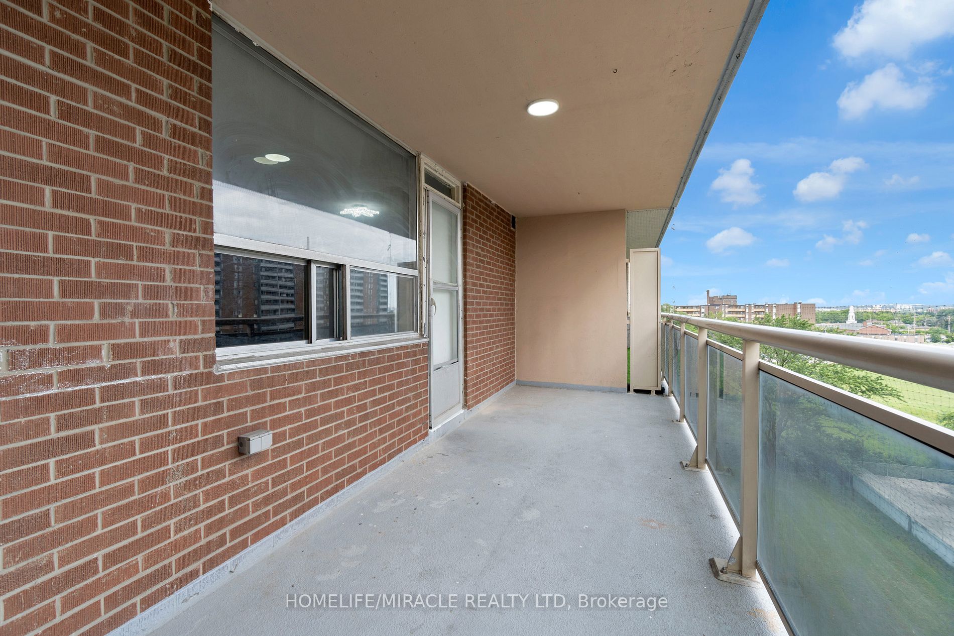 49 Silverstone Dr, #703