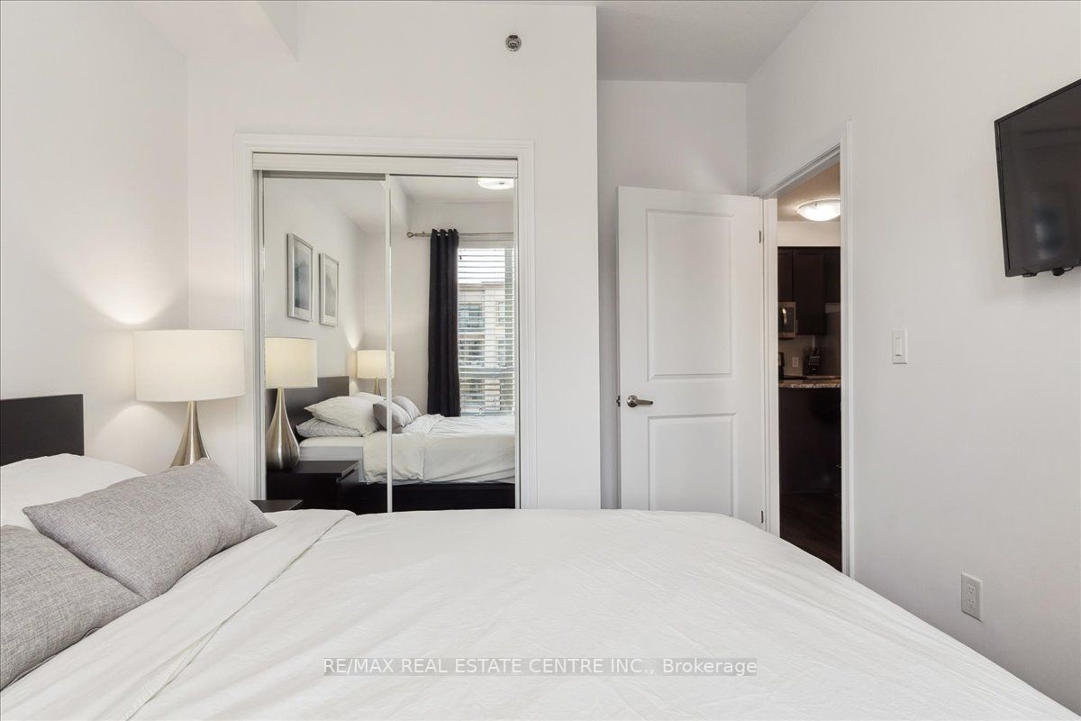 2490 Old Bronte Road, #726