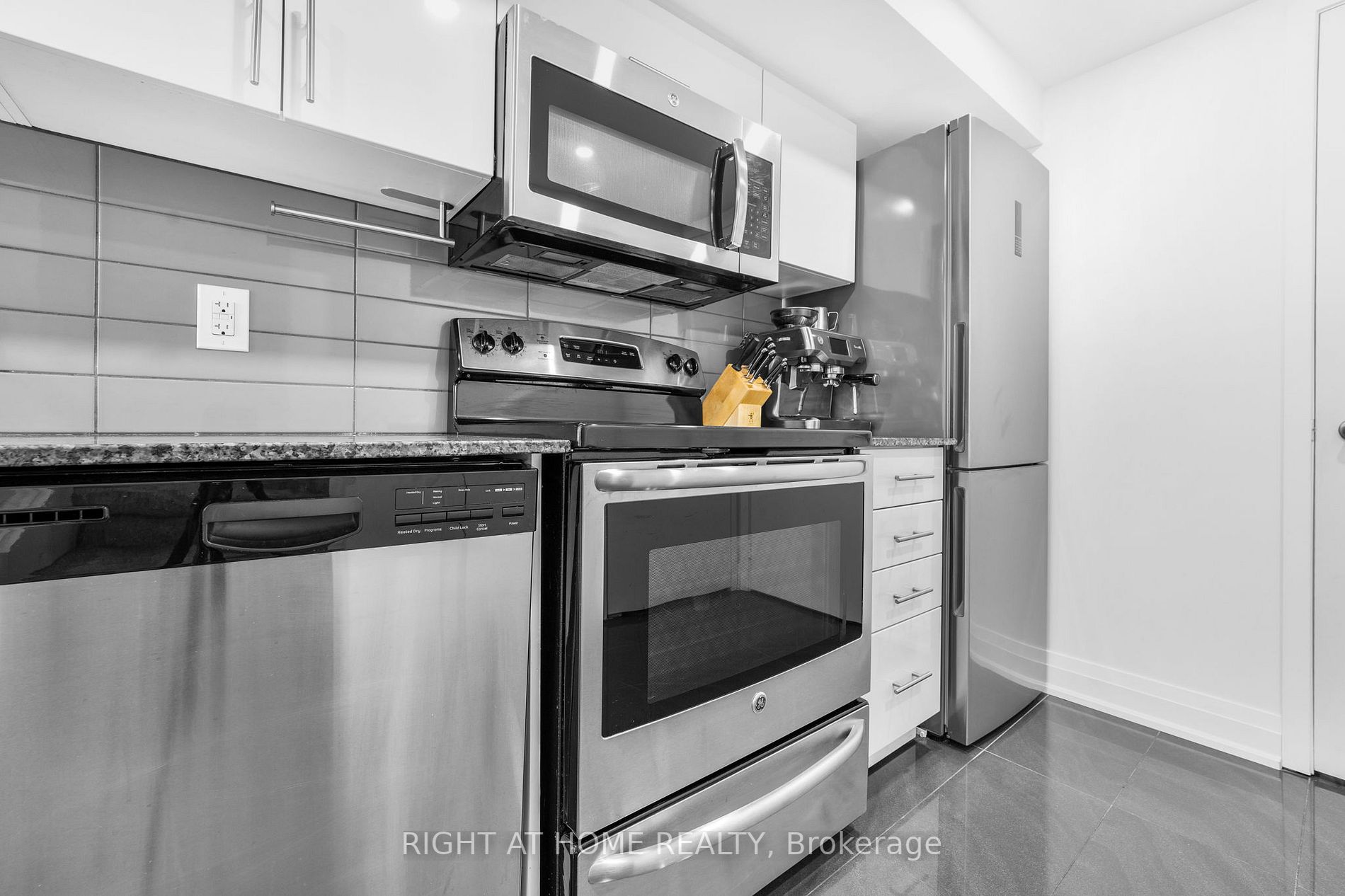 Listing W6682280 - Large Photo # 13