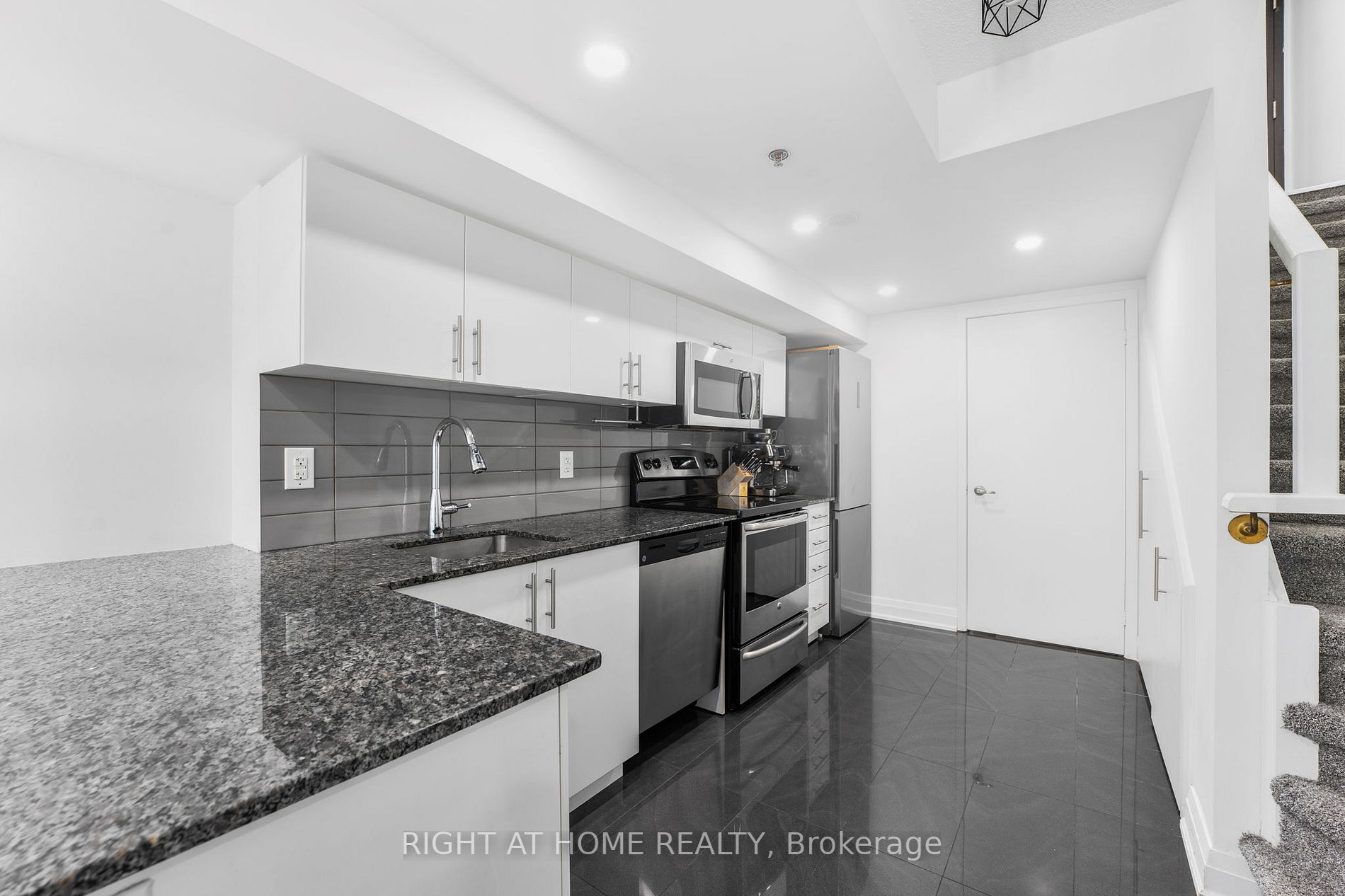 Listing W6682280 - Large Photo # 9