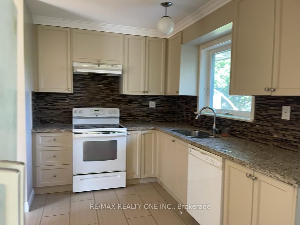 2431 Thorn Lodge Dr