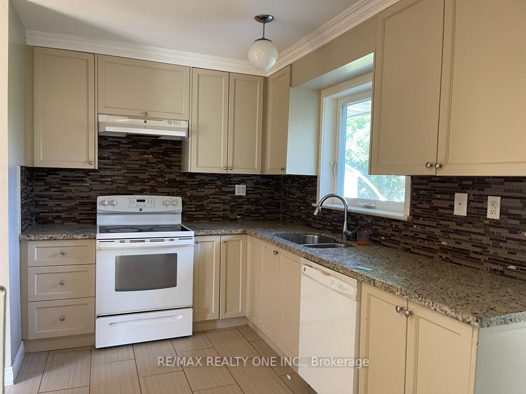 2431 Thorn Lodge Dr