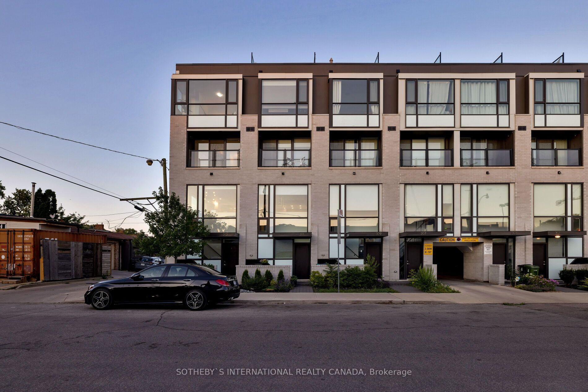 313 Gilmour Ave