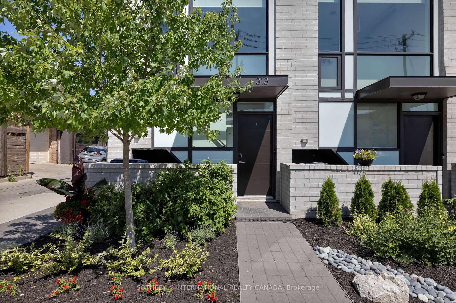 313 Gilmour Ave