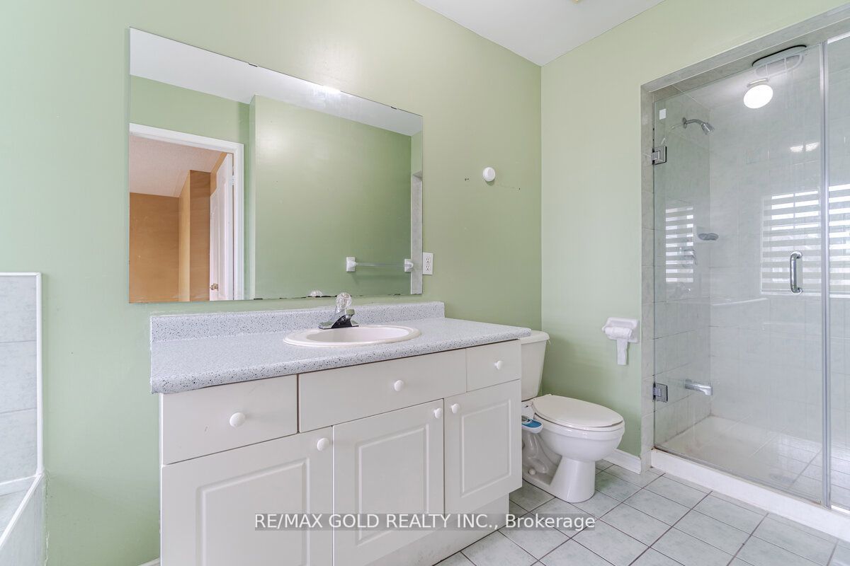 33 Willow Park Dr