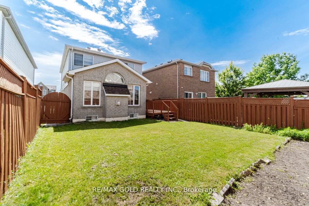 33 Willow Park Dr