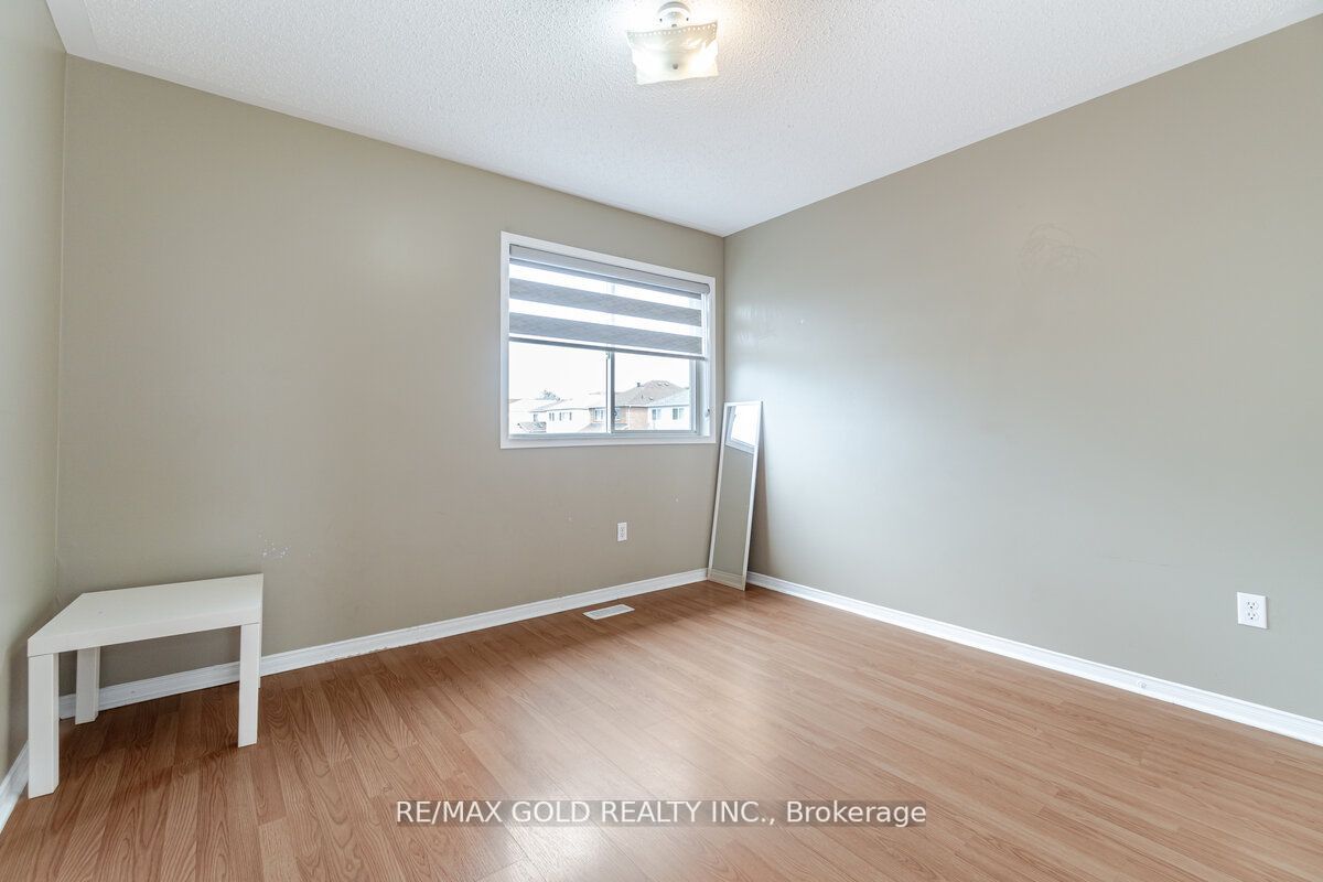 33 Willow Park Dr