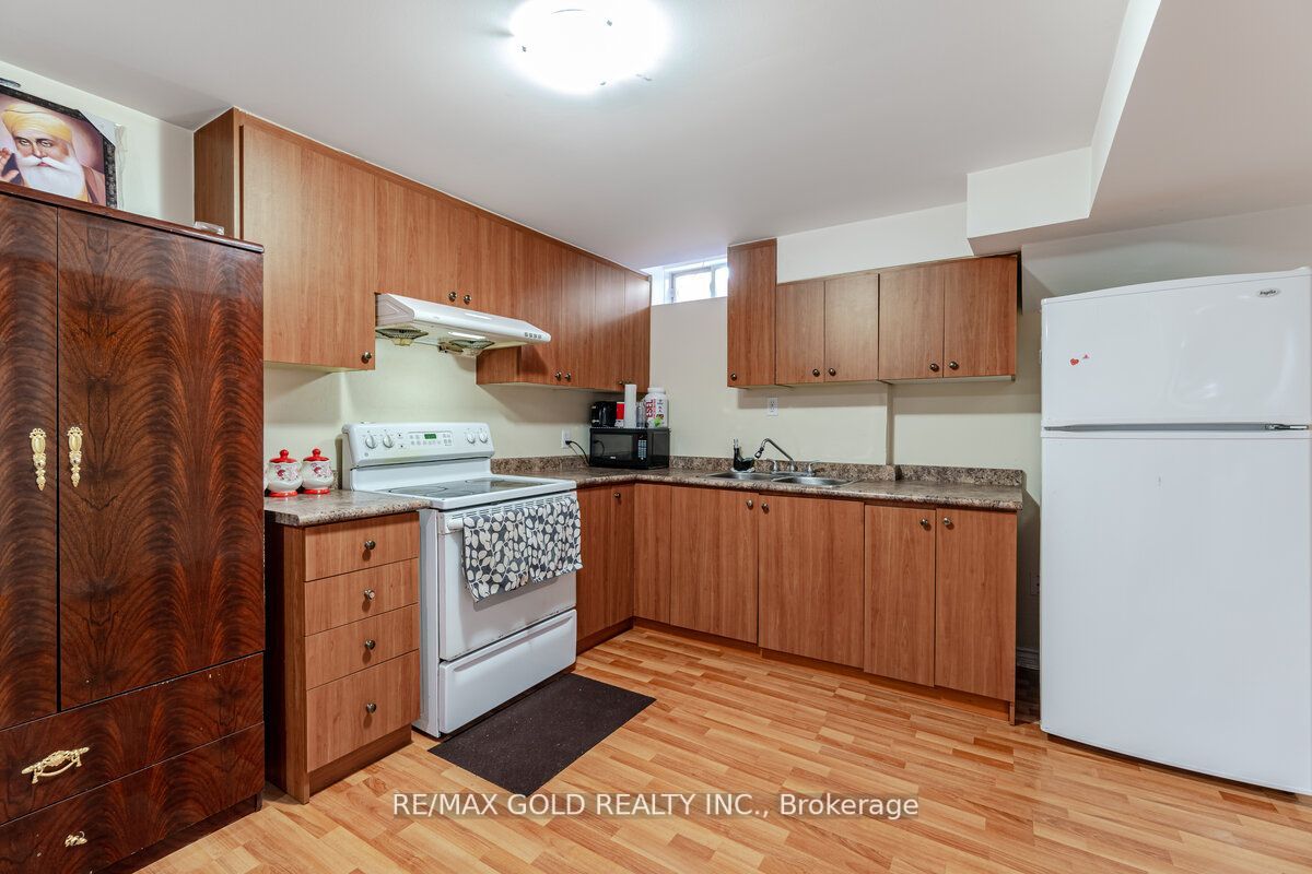 33 Willow Park Dr