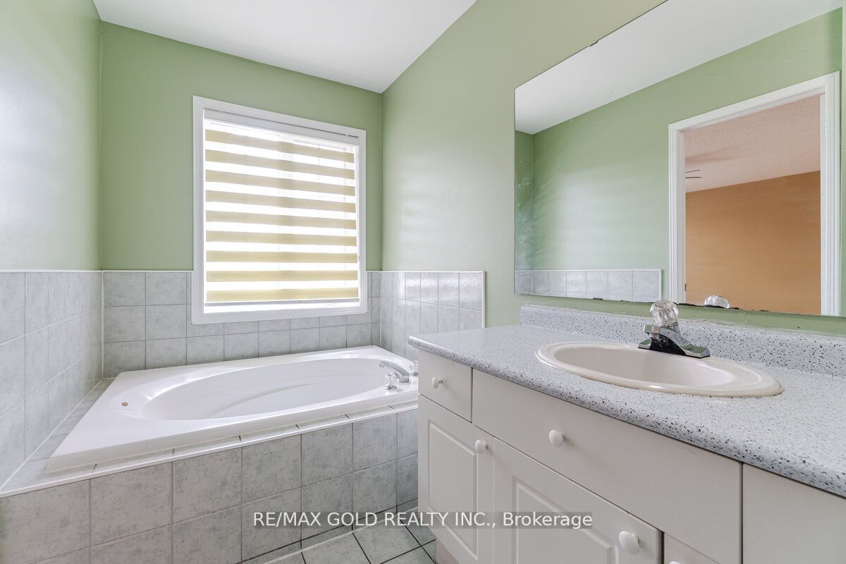 33 Willow Park Dr