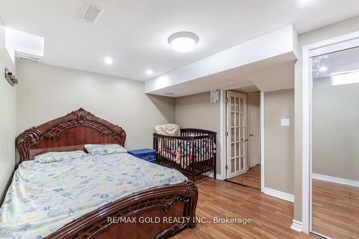 33 Willow Park Dr