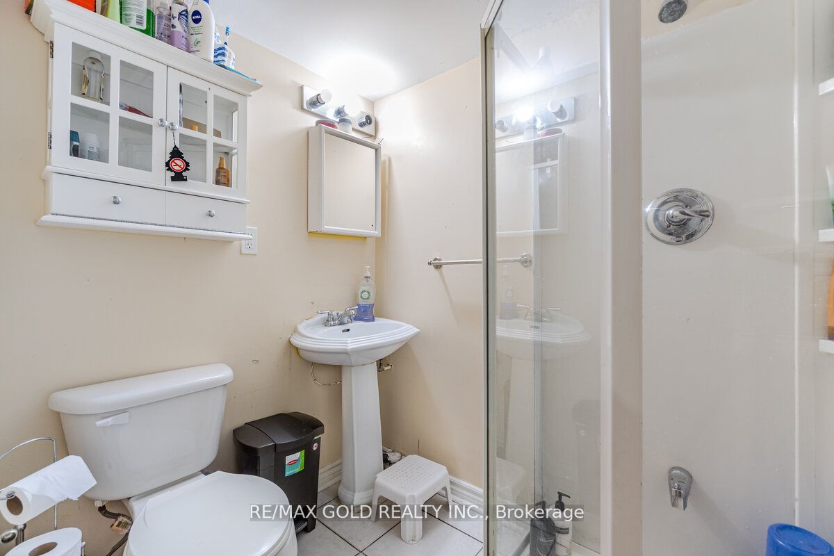 33 Willow Park Dr