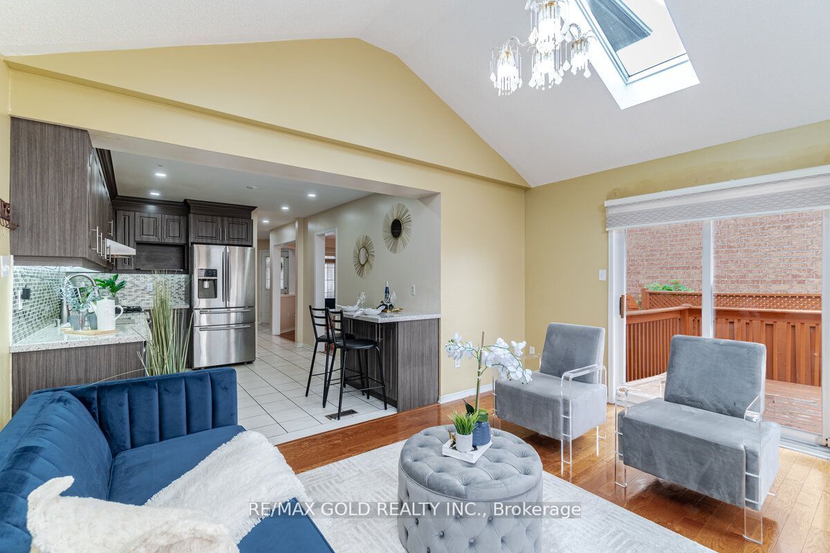 33 Willow Park Dr