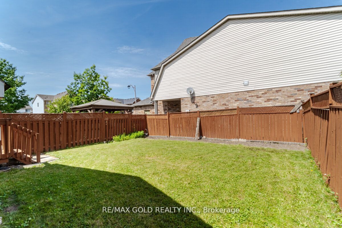 33 Willow Park Dr