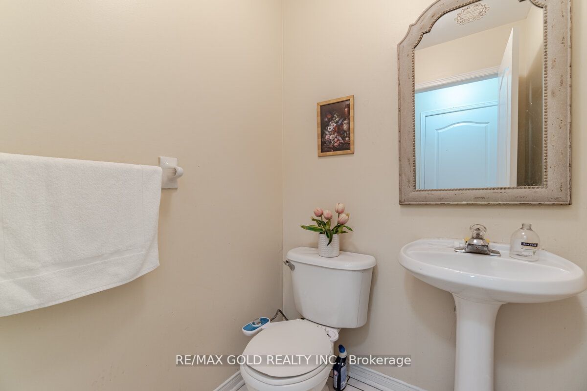 33 Willow Park Dr