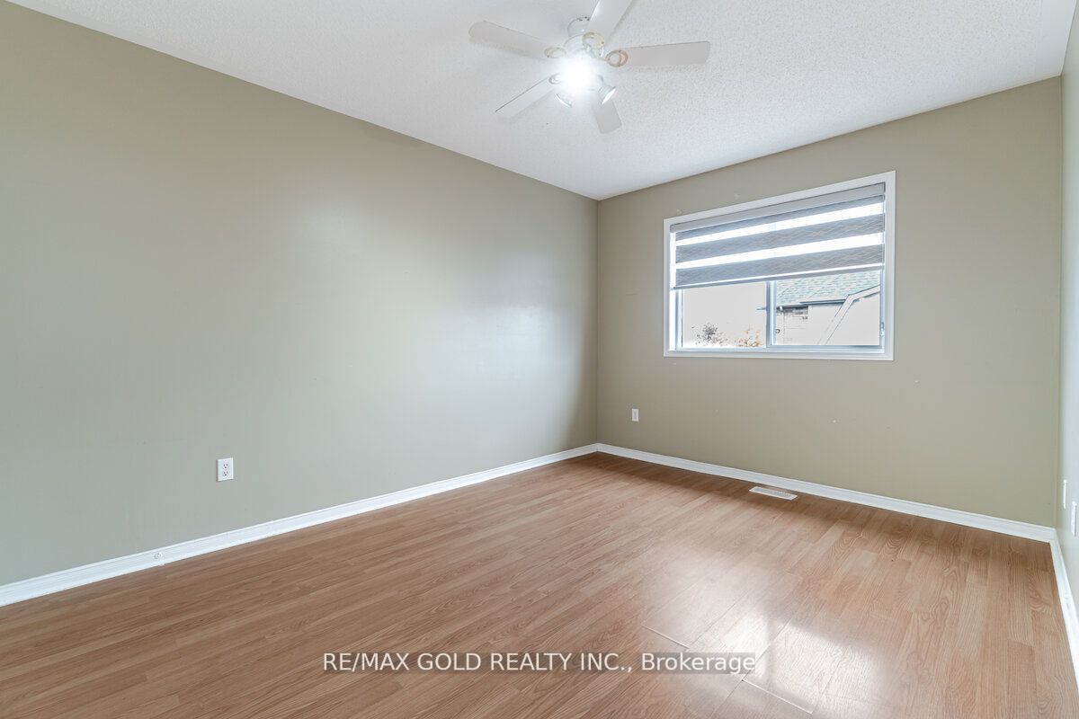33 Willow Park Dr