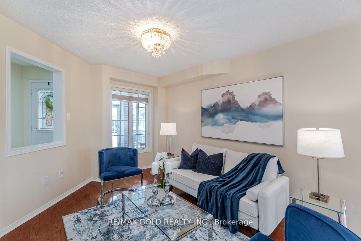33 Willow Park Dr