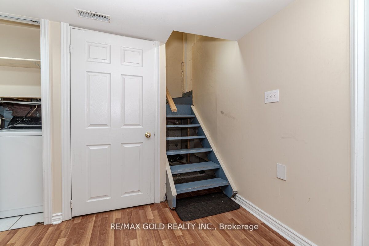 33 Willow Park Dr