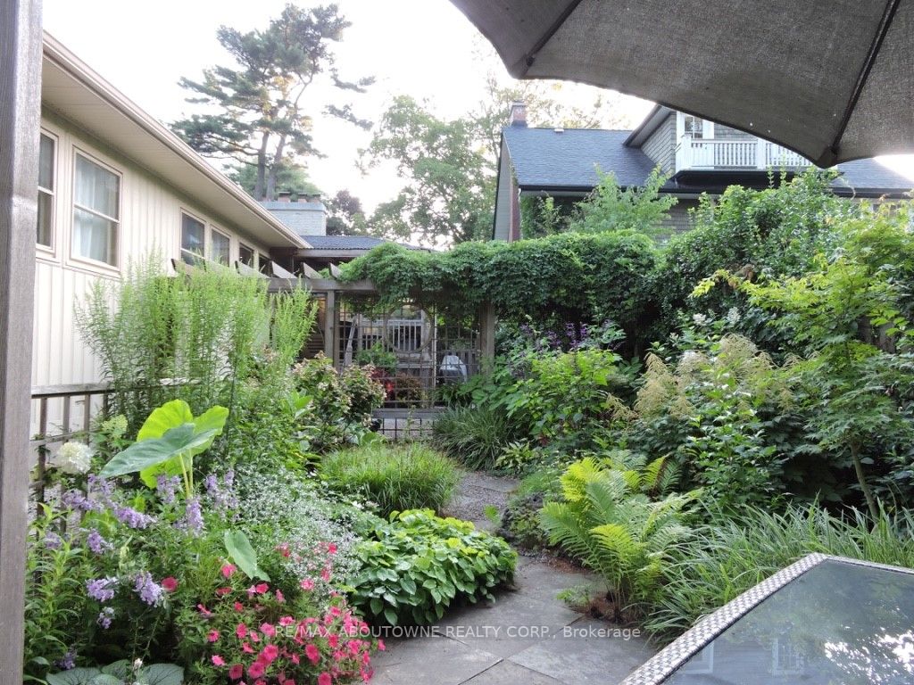 402 Macdonald Rd