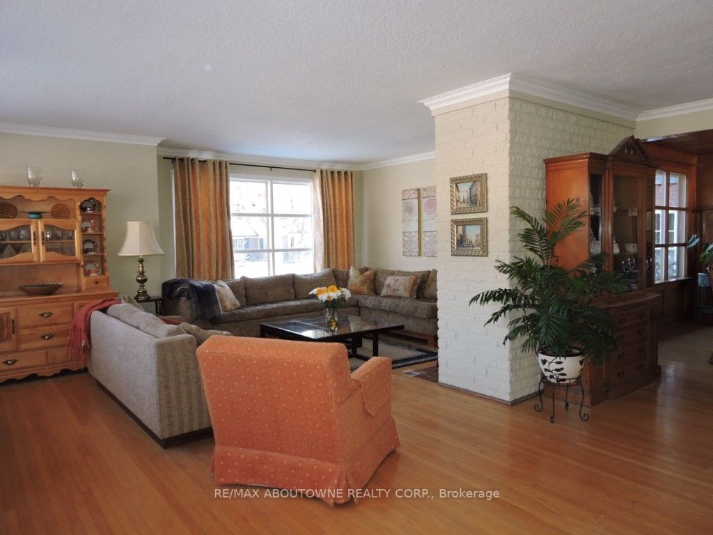 402 Macdonald Rd