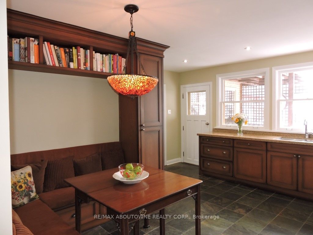 402 Macdonald Rd