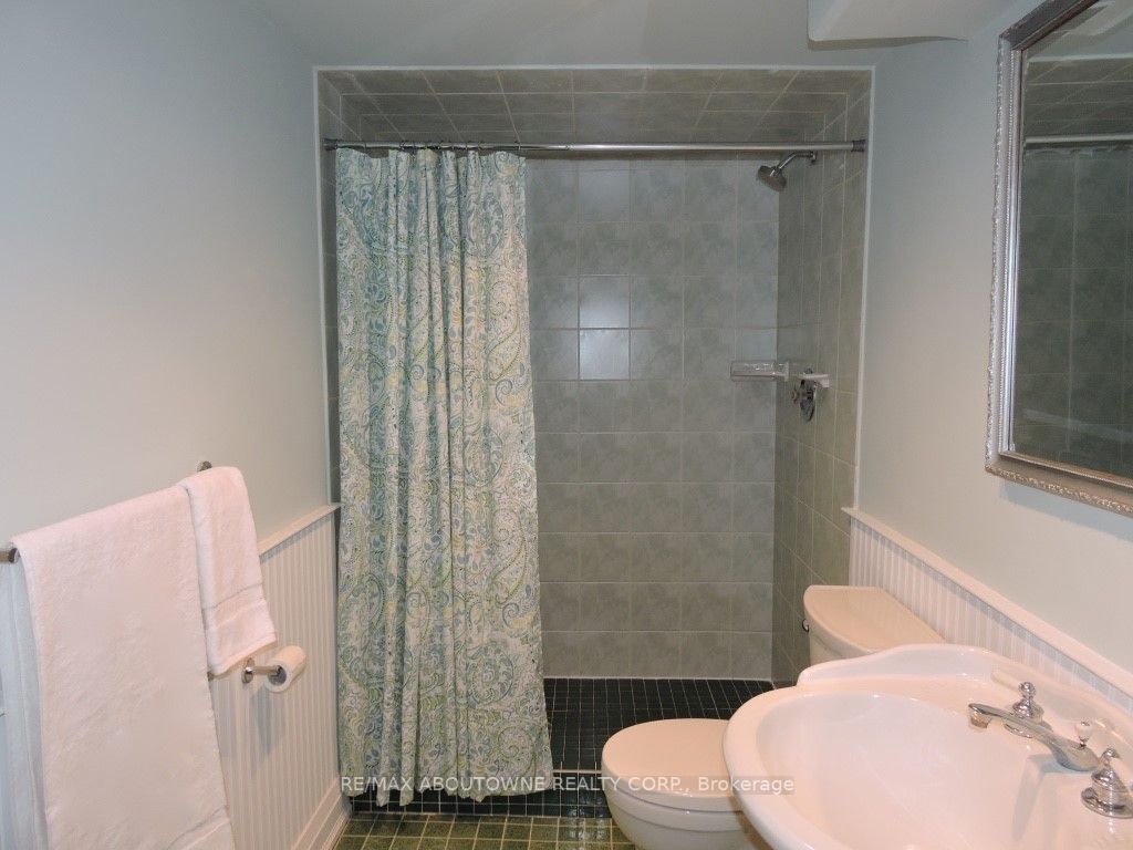 402 Macdonald Rd