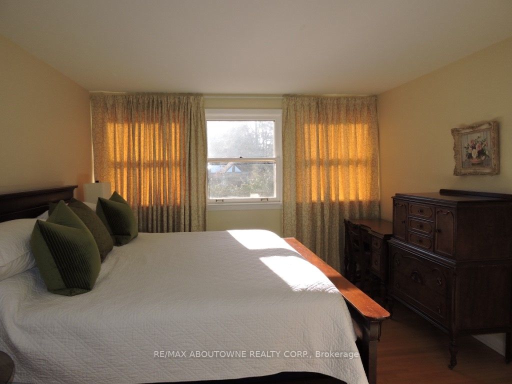 402 Macdonald Rd