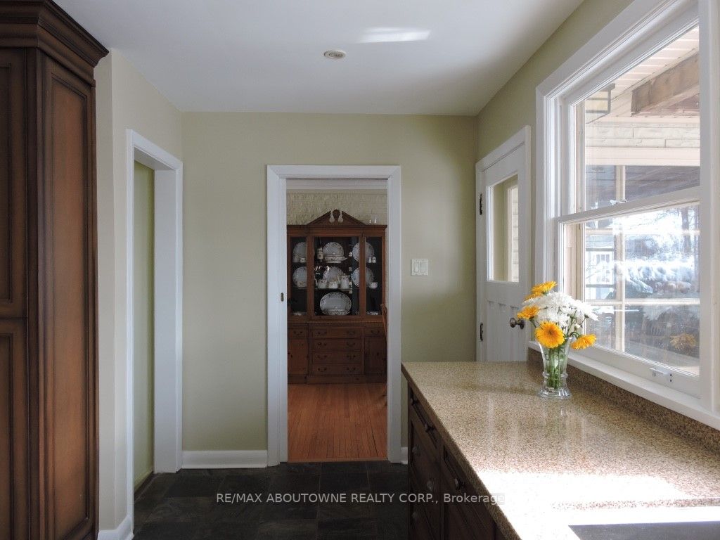 402 Macdonald Rd