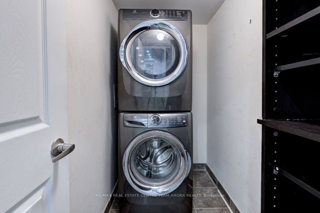70 Baycliffe Cres, #106