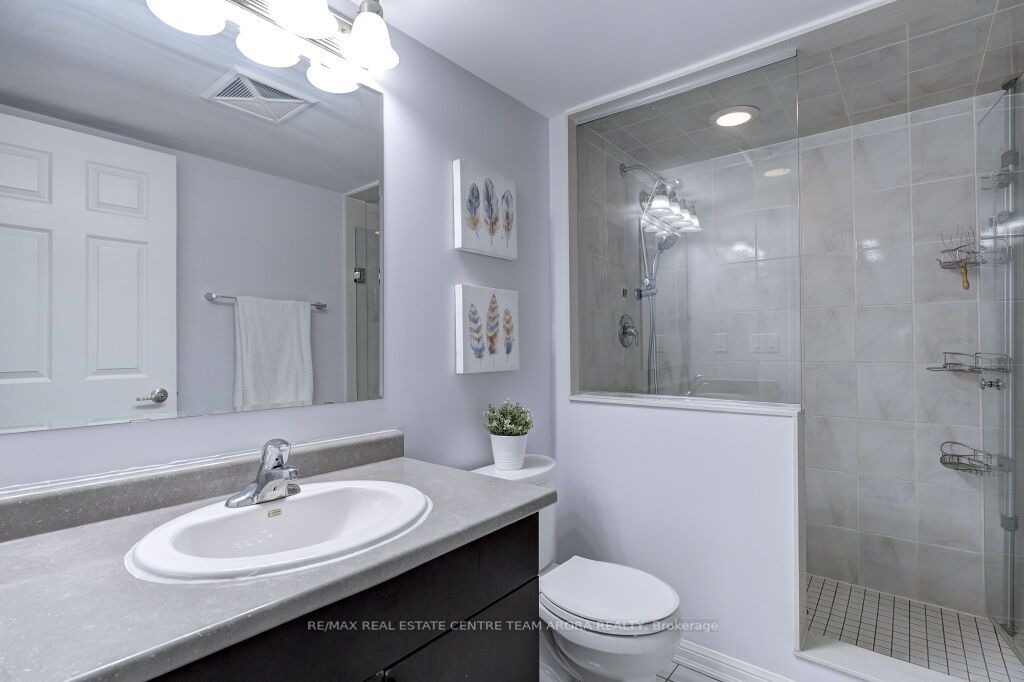 70 Baycliffe Cres, #106