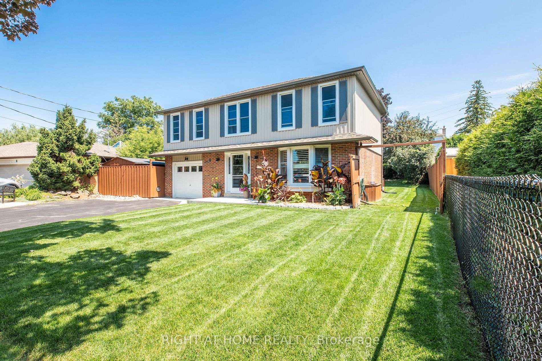 6 Baylor Cres
