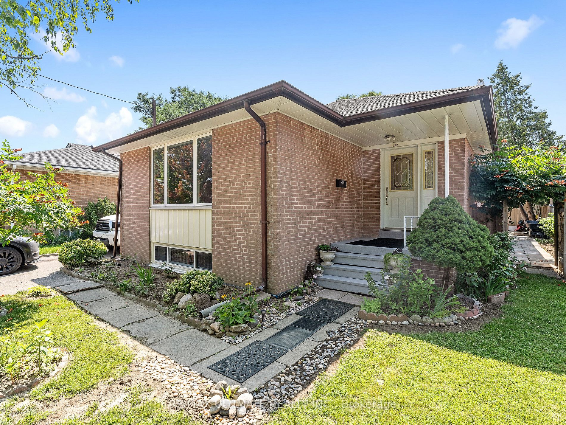 189 Elmhurst Dr