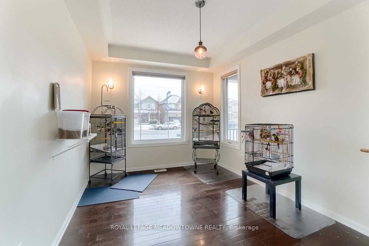 463 Dymott Ave